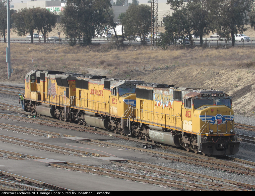 A trio of UP SD70Ms